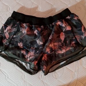 Leaf pattern shorts